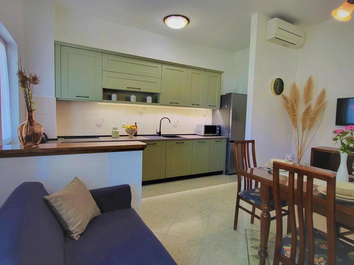 Cozy Apartment Mandula Врсар Экстерьер фото
